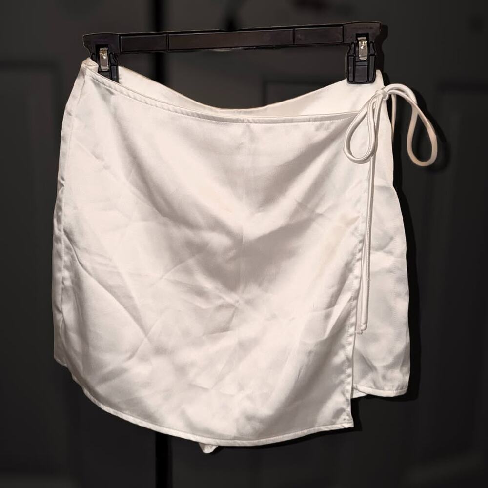 Altar'd State White satin Wrap Tie Mini Skort Size Medium